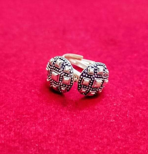Discover the Elegance of Oxidised Silver Toe Rings