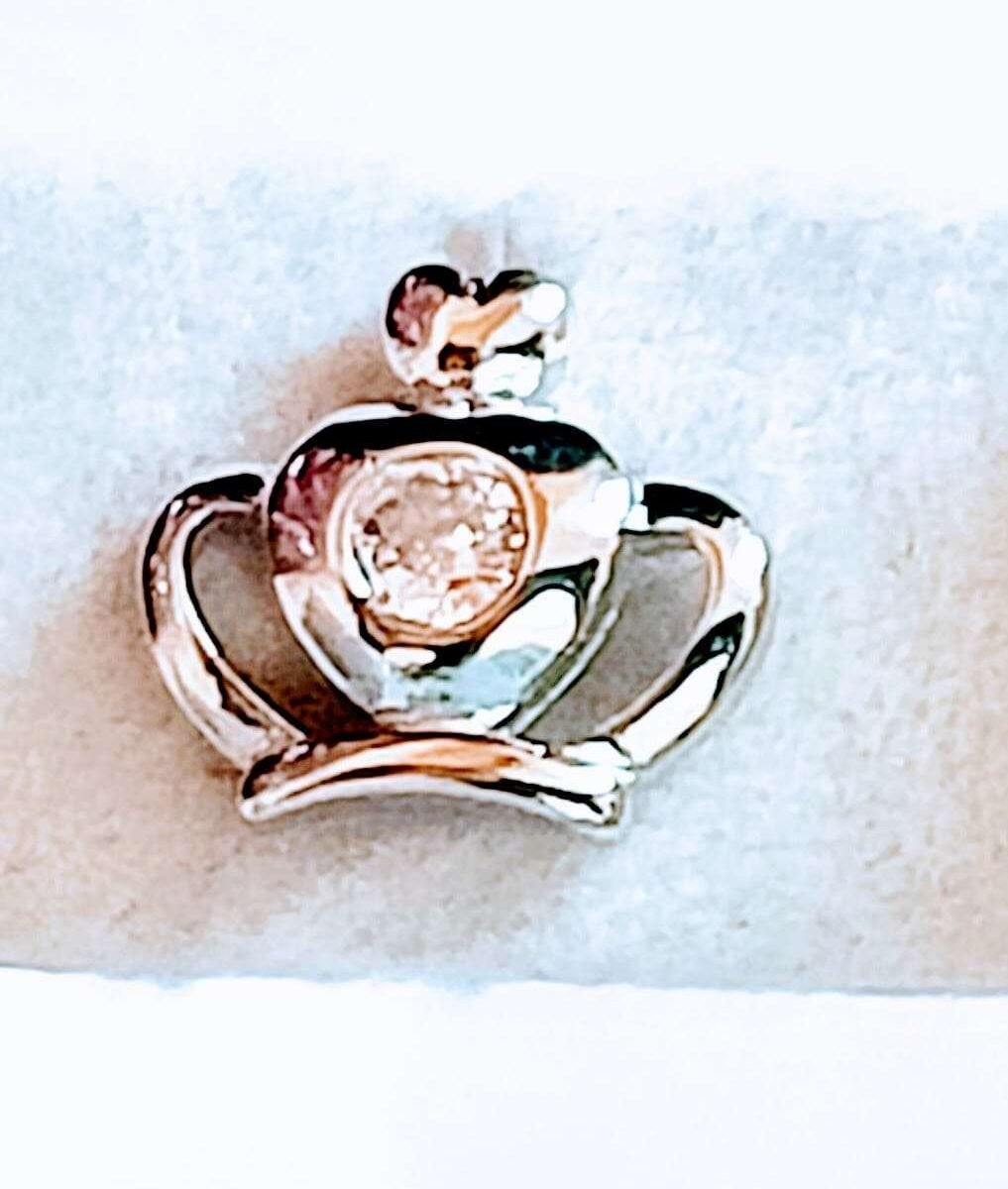 Elegant Sterling Silver Crown Studs: A Timeless Accessory