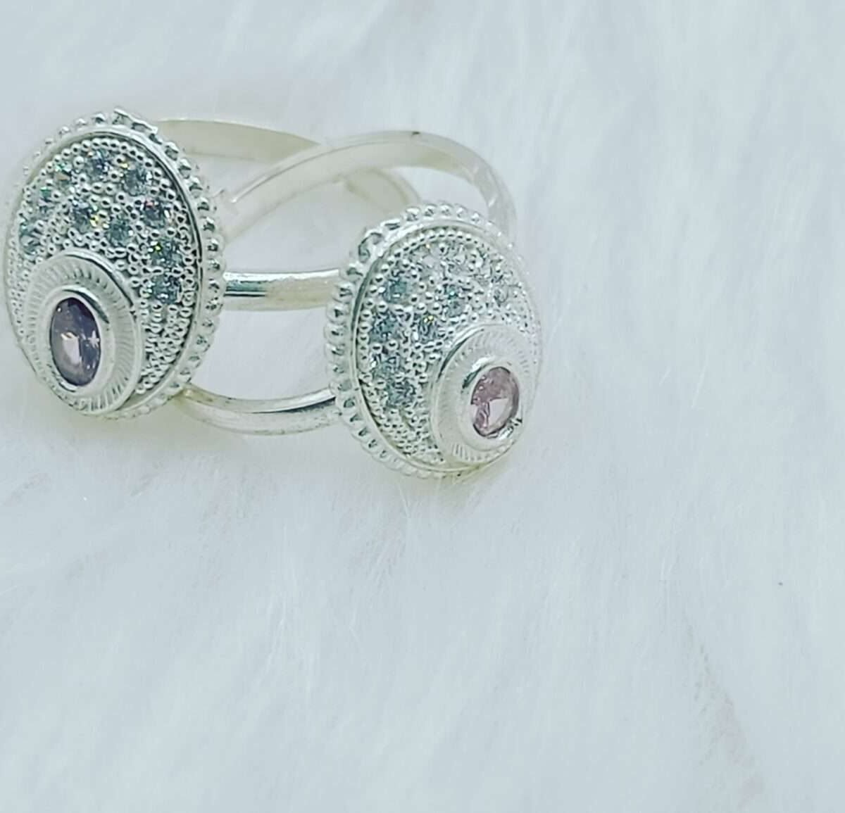 Elegant Oval Shape Stone Silver Bichiya