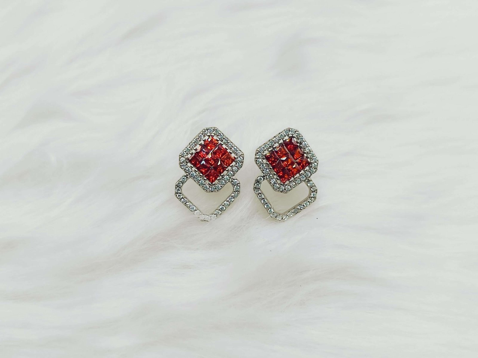 Discover the Elegance of Our Sterling Silver Stylish Square Heart Shape Top