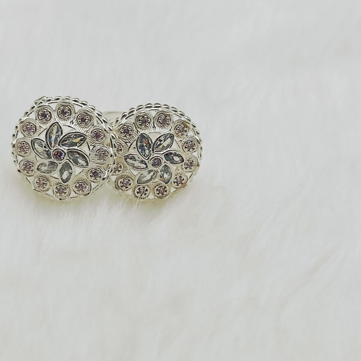 Discover the Beauty of Round Shape Stone Bichiya