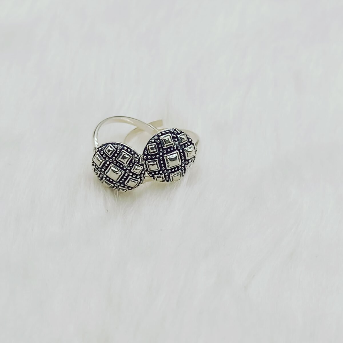 Discover the Elegance of Oxidised Silver Toe Rings