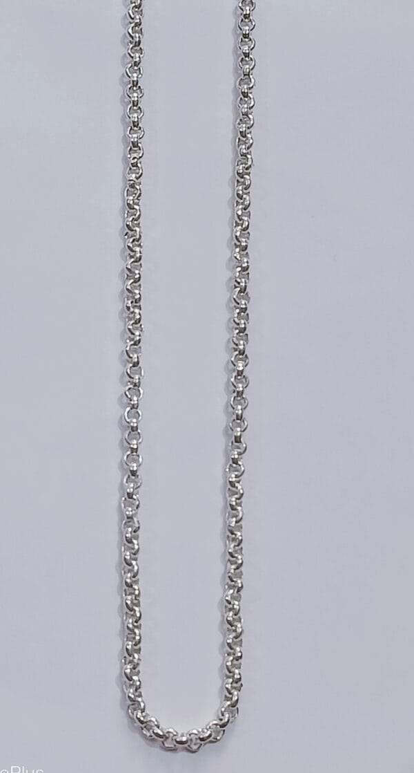 Elegant Silver Chain: A Timeless Accessory - Image 3