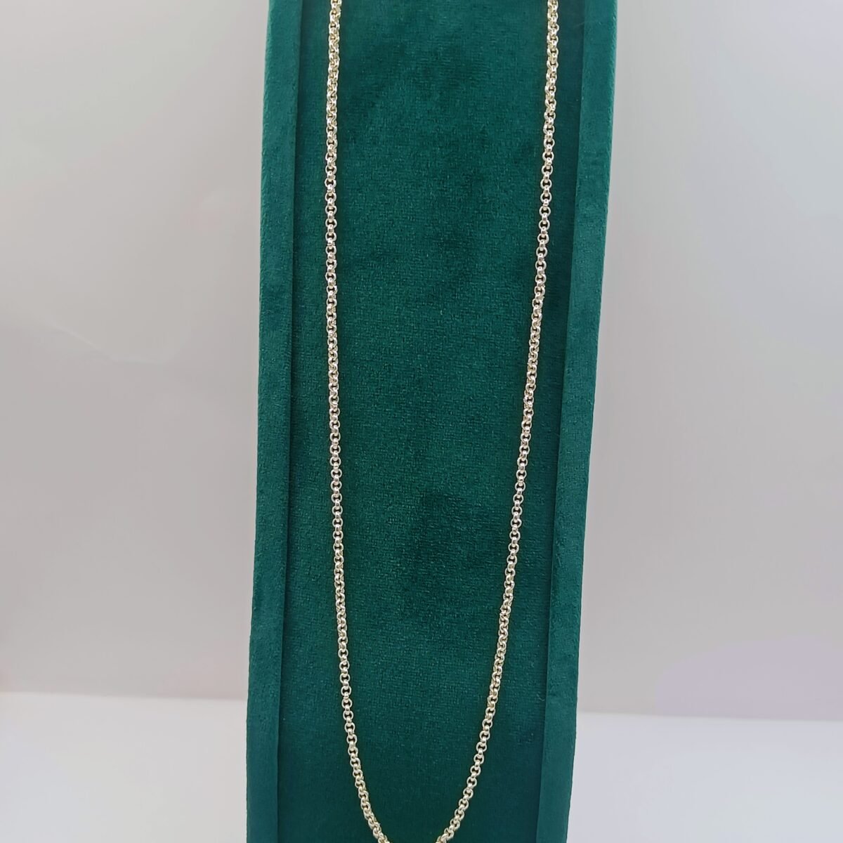 Elegant Silver Chain: A Timeless Accessory